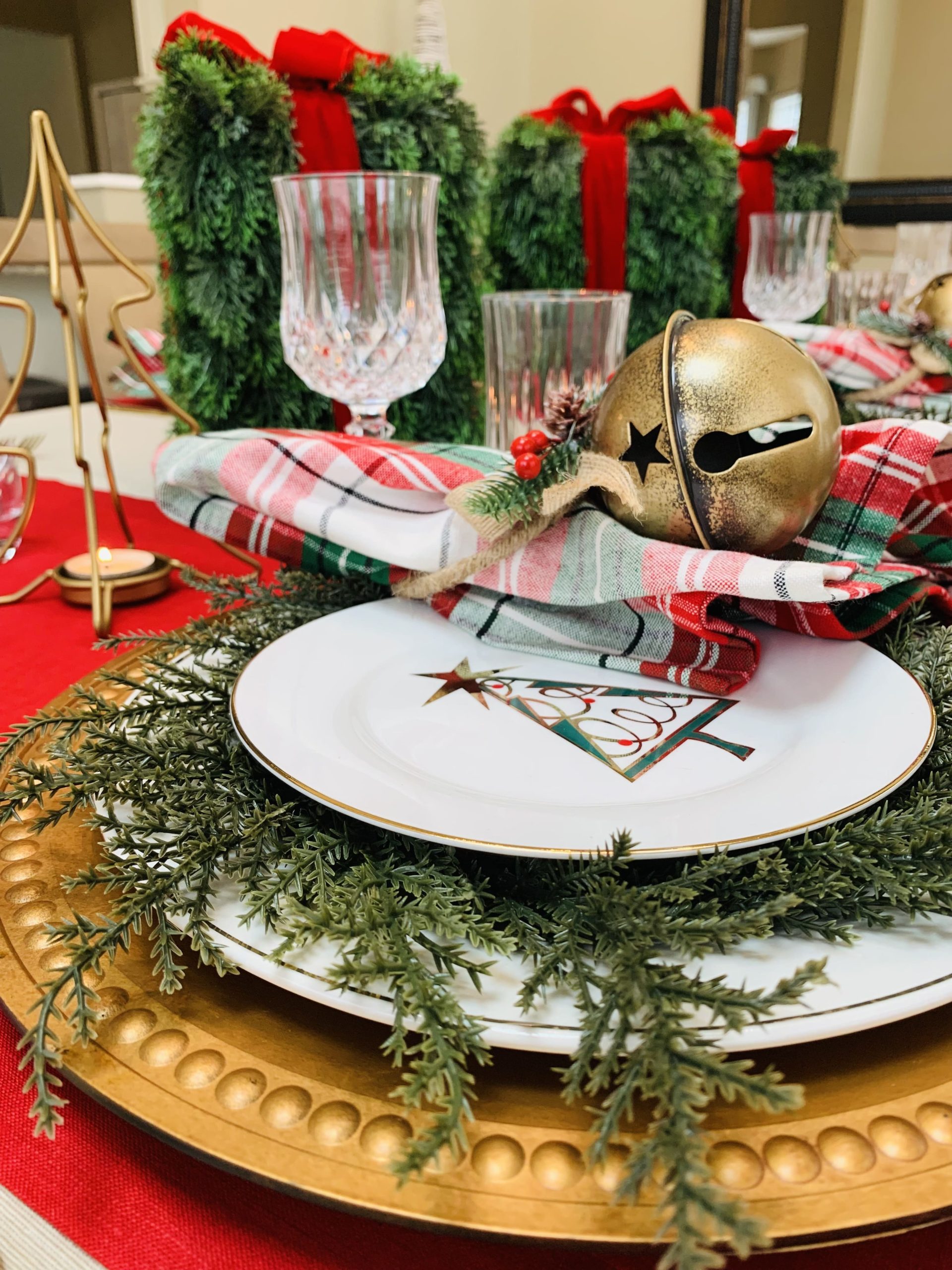 5 Simple Tips for Your Christmas Dinner Tablescape