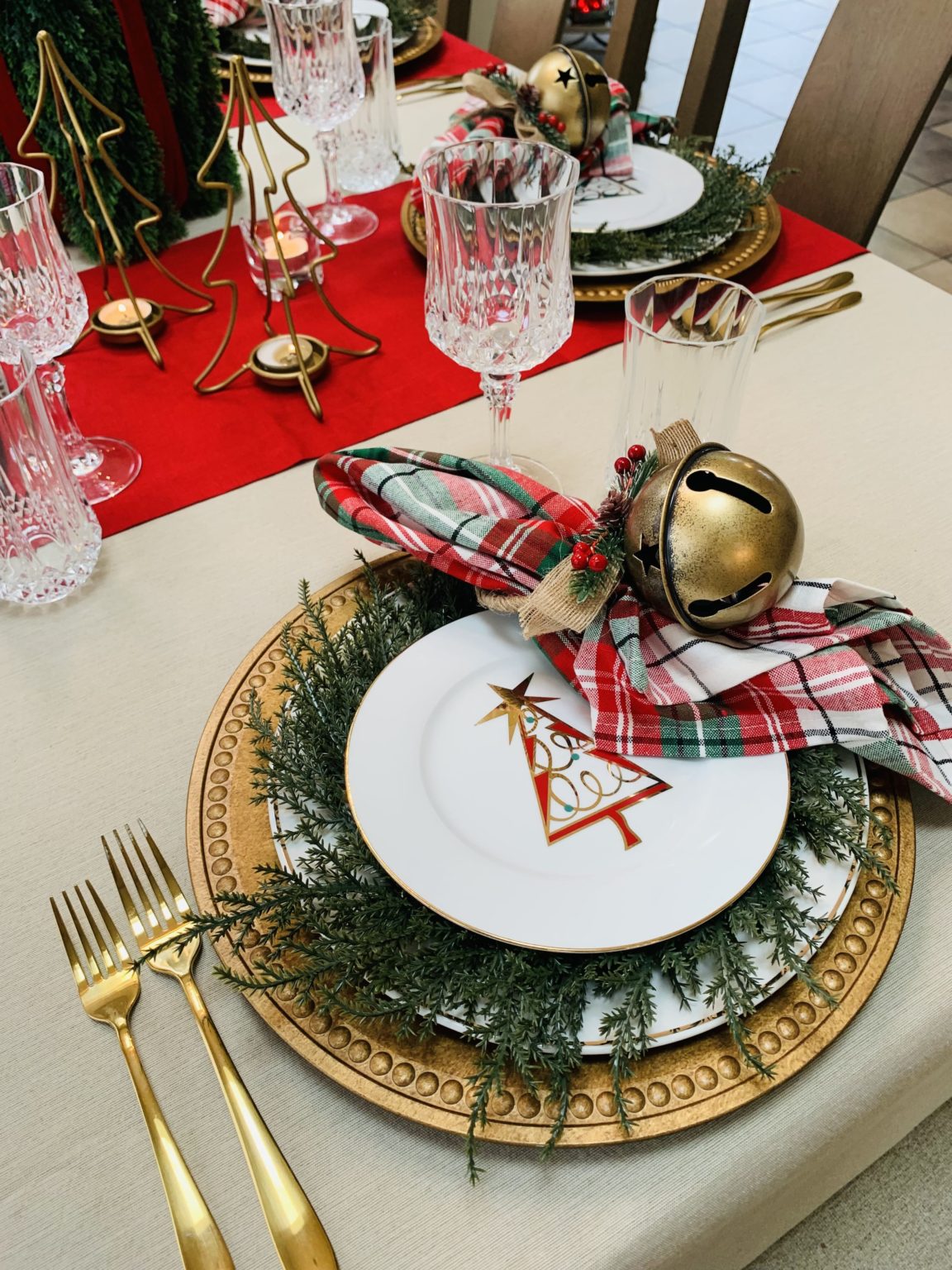 5 Simple Tips for Your Christmas Dinner Tablescape