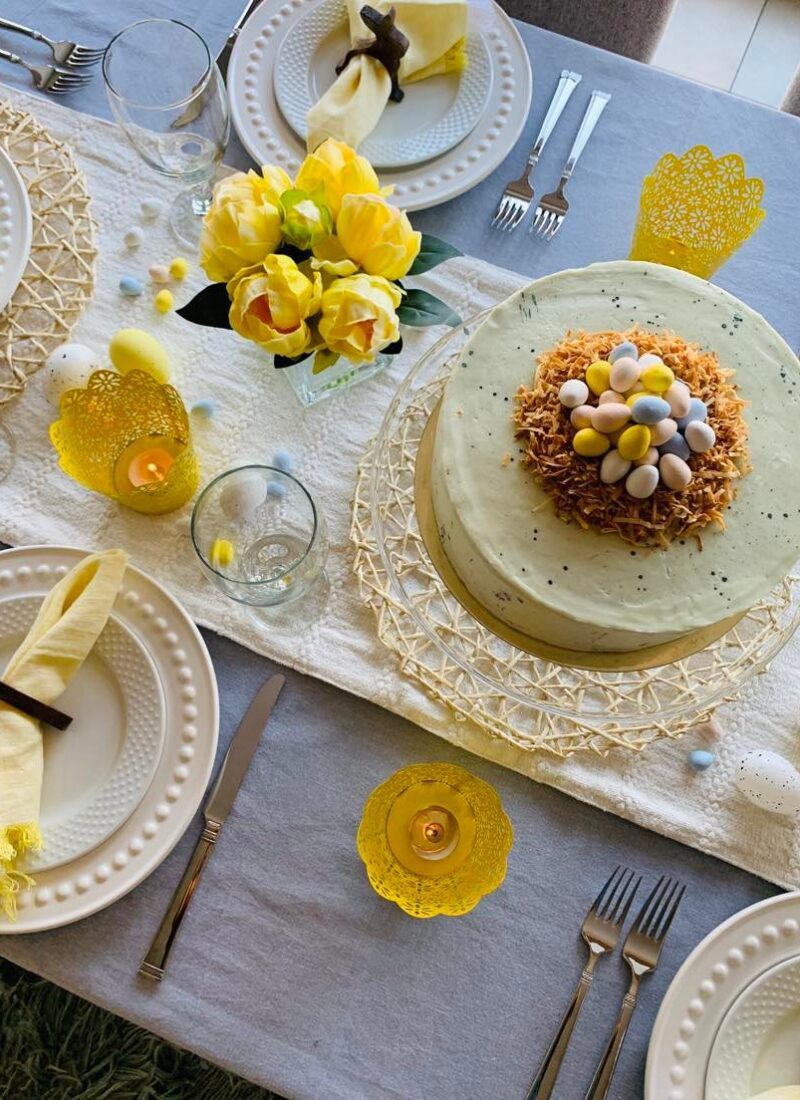 TRENDY CHEERFUL EASTER DINNER TABLESCAPE IDEAS