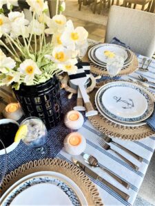 Blue and White Nautical Table Setting Ideas