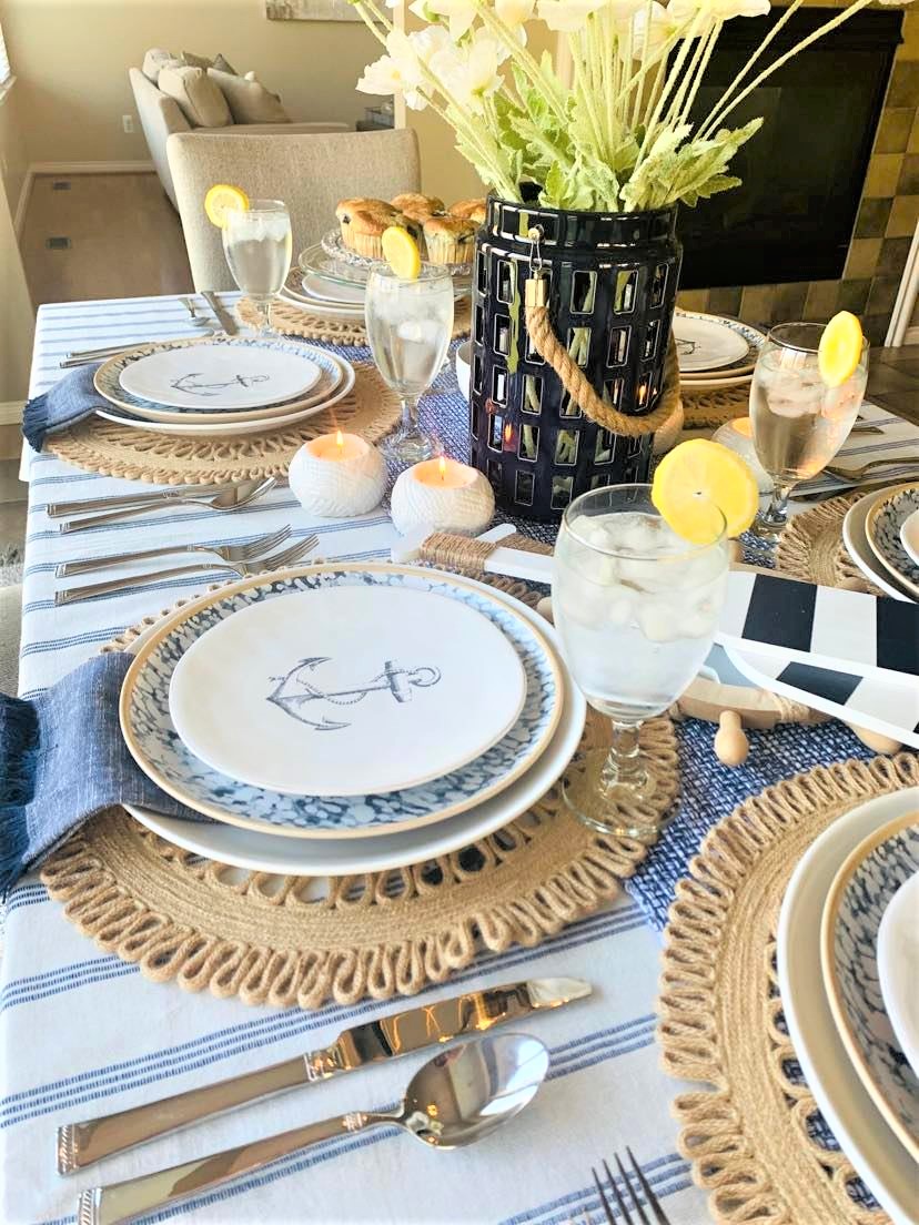 Blue and White Nautical Table Setting Ideas