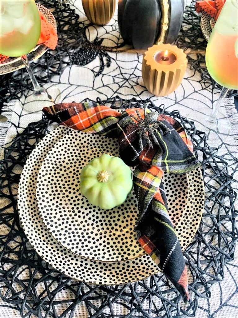 https://danimardesigns.com/wp-content/uploads/2023/08/halloween-table-decor-ideas-768x1024.jpg