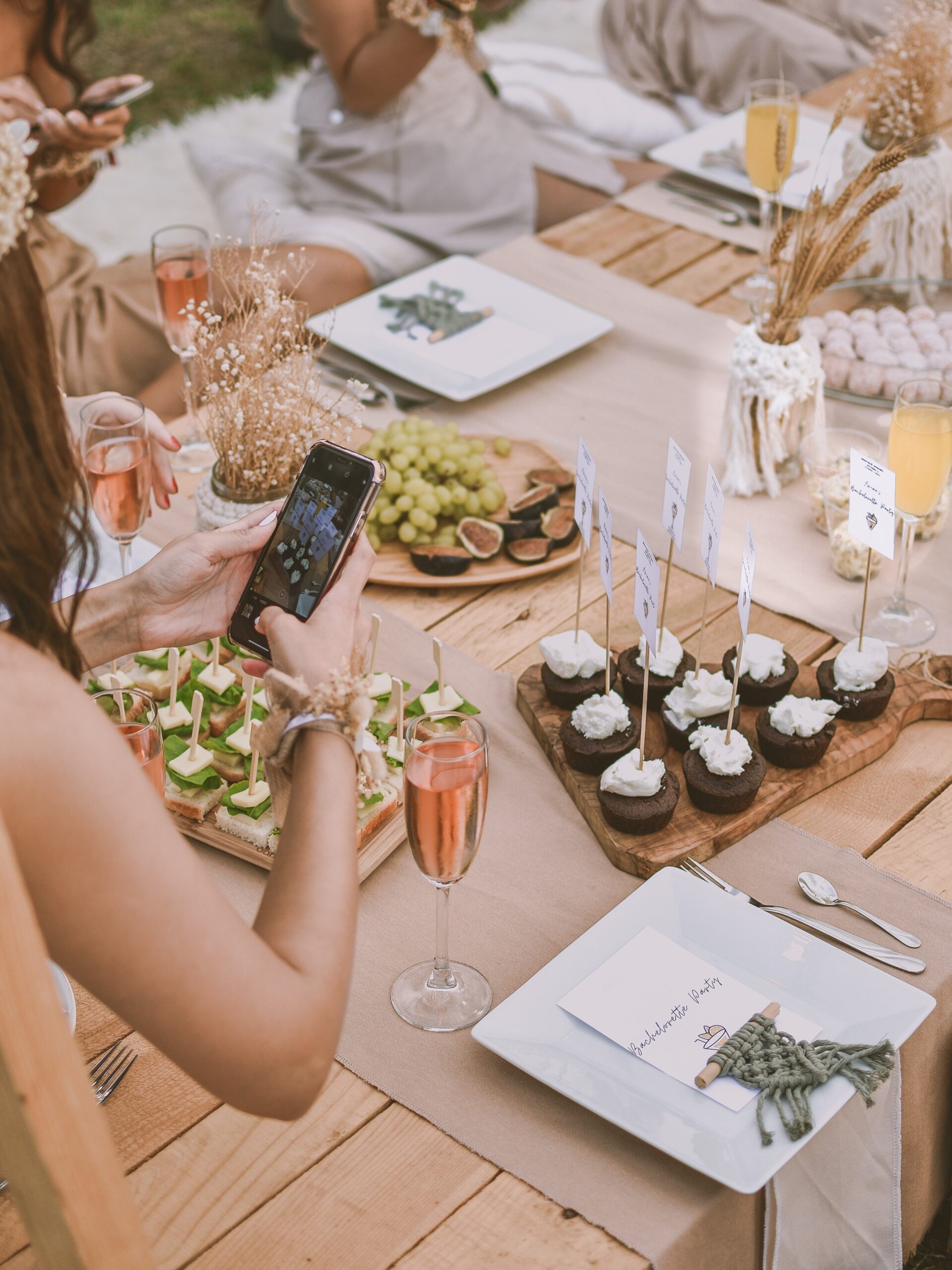 10 Simple Yet Fascinating Ways to Host a Party at Home