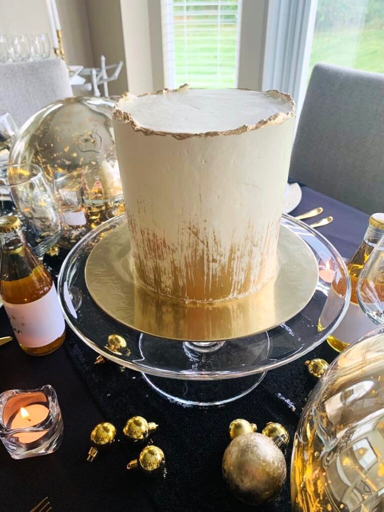 6 Spectacular Tips for Creating a Sparkly Silver and Gold New Year's Table