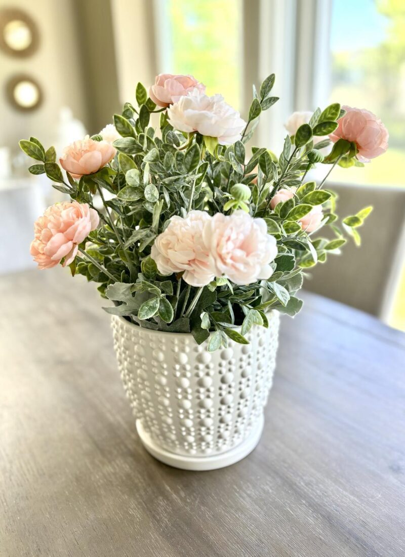 How to Make a Simple Centerpiece for Spring and Summer